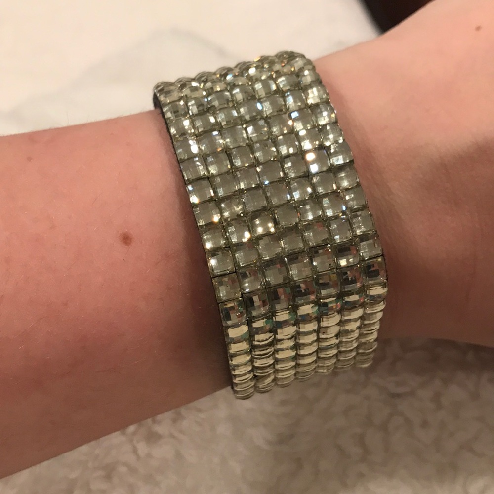 Rhinestone heart clasp bracelet - Picture 7 of 15